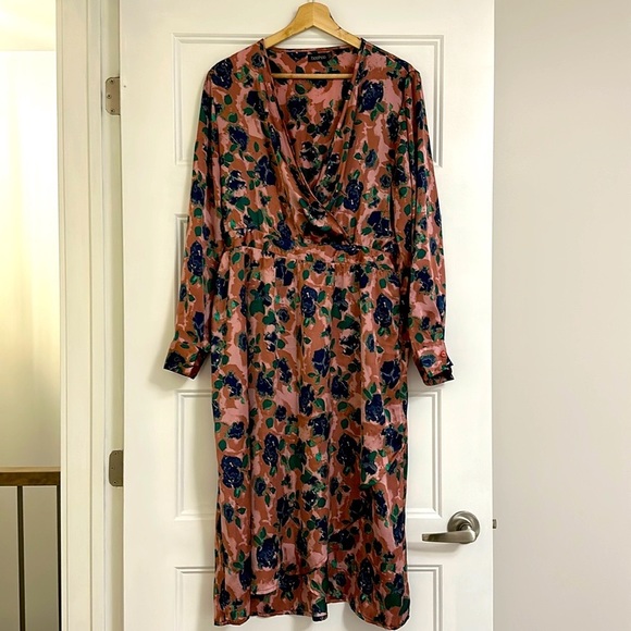 Boohoo Floral Print Satin Wrap Midi Dress - Picture 4 of 8